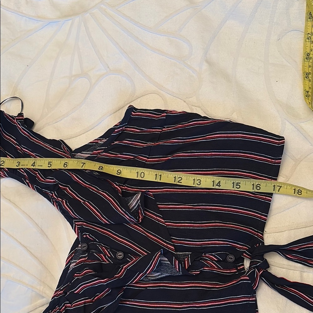 🆕 Striped Ruffle Tie-Front Top - Picture 6 of 6